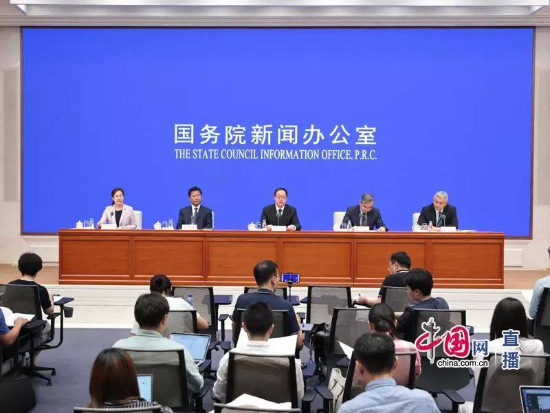 国务院政策例行吹风会：介绍健康中国行动有关情况1.jpg
